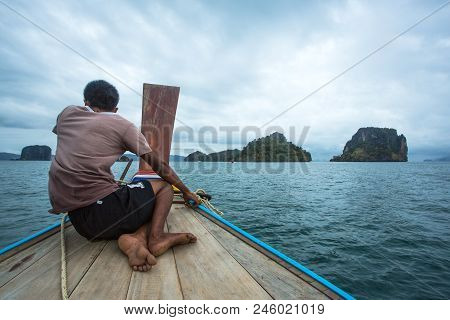 Krabi Thailand On April 04, 2014: Driver Helper Guide The Boat Landing To The Island.