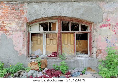 Demolition Of An Abandoned Residential Stone Two-story House On Sovetskaya Street 2a. A Surviving Wa