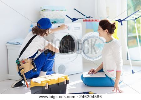 Washing Machine Repair Technician. Washer Service.