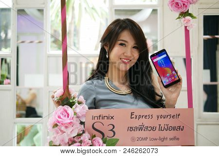 Bangkok, Thailand - February 9, 2018: Pretty Girl Is Showing Infinix S3, The Latest Android Smartpho