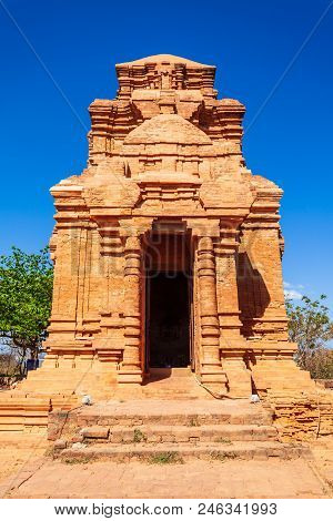 Poshanu Or Po Sahu Inu Tower Or Pho Cham Tower Is A Group Of Relics Of The Cham Towers In The Old Ki