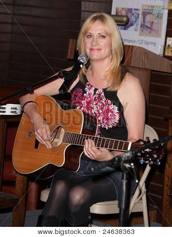 LOS ANGELES - SEP 27: Debi Peterson มากำไลในร้านในเดือนกันยายน 27,2011 ในตะวันตกใน H