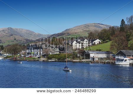 South Lakeland, Uk - April 2018: Ambleside, A Small Lakeside Town Situated At The Head Of Windermere