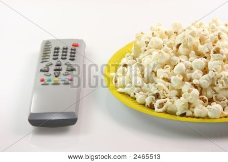 Palomitas de maíz y plato de papel