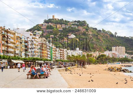 Blanes, Spain - 30 May, 2018: Coast Of Sandy Beach And Architecture Of Spanish Beach Resort Blanes I