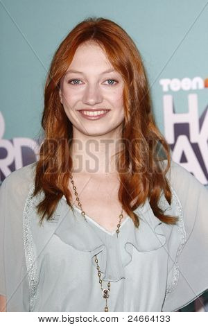 LOS ANGELES - 26 oct: Jacqueline Emerson มาที่ข้อศอกจาระบีของ 2011 รางวัล TeenNick HALO จัดขึ้นที่ 