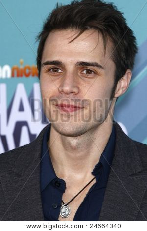 LOS ANGELES - 26 października: Kris Allen przybywa na Nickelodeon 2011 pulchny HALO nagród odbędzie się w Holl