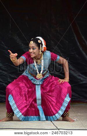 Bloomington, Illinois - Usa - Jun 24,2018 - Classical Indian Dance Performance At Chariot Festival