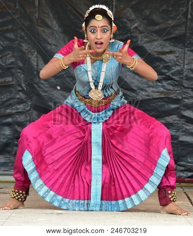 Bloomington, Illinois - Usa - Jun 24,2018 - Indian Dance Performance At Chariot Festival