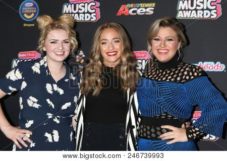 LOS ANGELES - JUN 22:  Maddie Poppe, Brynn Cartelli, Kelly Clarkson at the 2018 Radio Disney Music Awards at the Loews Hotel on June 22, 2018 in Los Angeles, CA