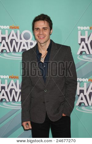 LOS ANGELES - 26 października: Kris Allen w 2011 r. Nickelodeon pulchny HALO nagrody w Hollywood 