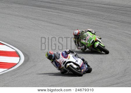 SEPANG, Malezja - 22 października: Zawodnicy MotoGP Karel Abraham (17) i Randy de Puniet (14) wyścigi na th
