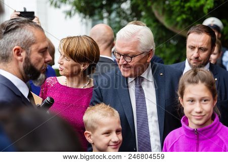 Federal President Of Germany Walter Steinmeyer At A Public House At Villa Hammerschmidt