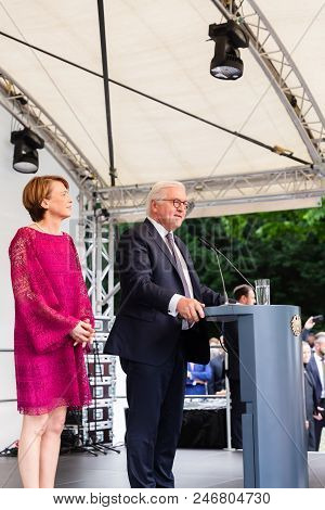 Federal President Of Germany Walter Steinmeyer At A Public House At Villa Hammerschmidt
