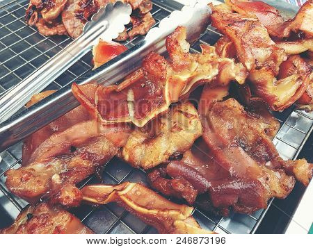 Grilled Chitterlings Or Roast Chitterlings On The Stove, After Finish For Sale In Dish,thai Food. Vi