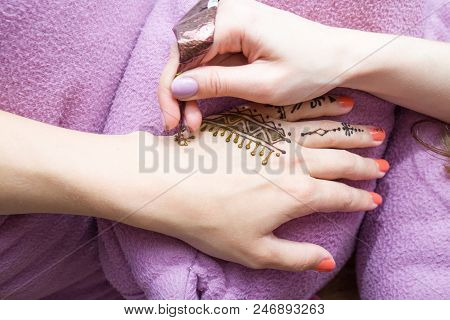 Drawing Process Of Henna Menhdi Ornament On Woman's Hand. Beauty Concept