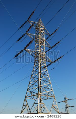 Elektriske tårn og ledninger