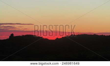 A Beleza Do Ceu Ao Amanhecer No Horizonte