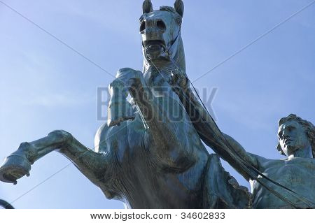 Pferd tamer Skulptur Informationen