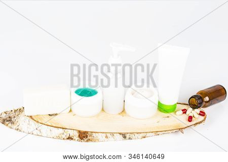Cosmetics Organic Made With Slaver Of Snail, Very Good For Skin And Health And Fashion In Europe. Po