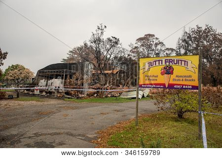 Bilpin, Australia - 2020-01-12 Australian Bushfire Aftermath: Burnt Building Of Tutty Frutty Cafe Ne