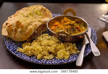 Mangalorean Style Roasted Cauliflower And Spinach Curry With Basmati Rice And Garlic Naan Bread, Tas