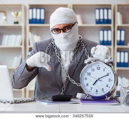 Bandaged businessman worker working in the office doing paperwor