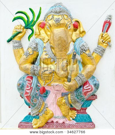 Bůh úspěchu 15 32 držení těla. Indický nebo hinduistický bůh Ganesha Avatar obrázek ve štuku