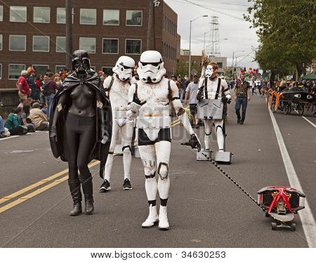Darthette Vader und Sturm Soldaten