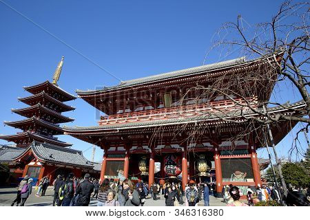 Many Travelers At The Entrance Of Sensoji Temple