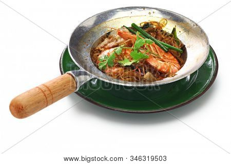 thai cuisine, steamed prawns with vermicelli in metal casserole pot, gung op wun sen