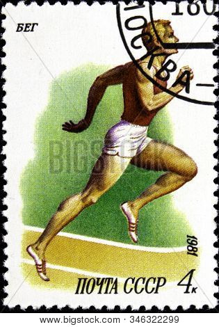 01 16 2020 Divnoe Stavropol Territory Russia Postage Stamp Ussr 1981 Sport Run Runner In A Red T-shi