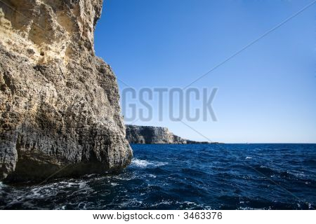 Grotte falaise océan