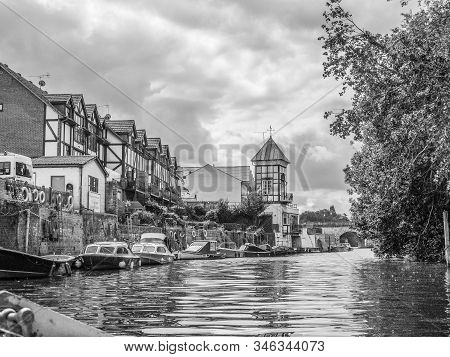 River Thames. Maidenhead, United Kingdom, August 6 2019. Along The Thamses Between Maidenhead And Br