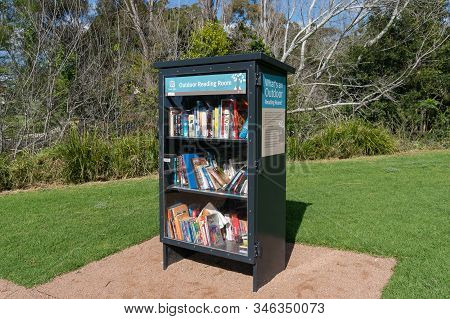 Wollongong, Australia - September 20, 2015: Outdoor Library Bookcase With Books In Wollongong Botani