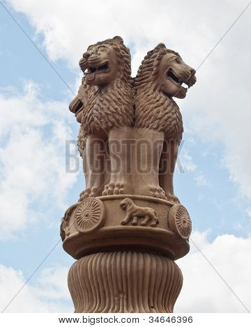 タイの寺院でタイのライオン像