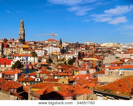 byen tagene og tårn af Clerigos kirke, Porto, Portugal