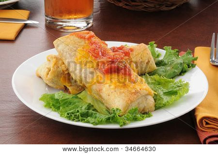 Chimichangas とチーズのプレート