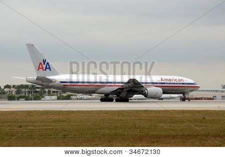 American Airlines ciężki Śnieg wyczynia nakładziony