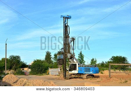 Vibrating Hydraulic Hammer. The Hydraulically Driven Free-fall Hammer For Impact Driving Of Steel Pi