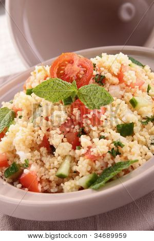 tagine con cuscus e verdure