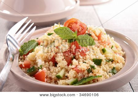 tagine con cuscus e verdure