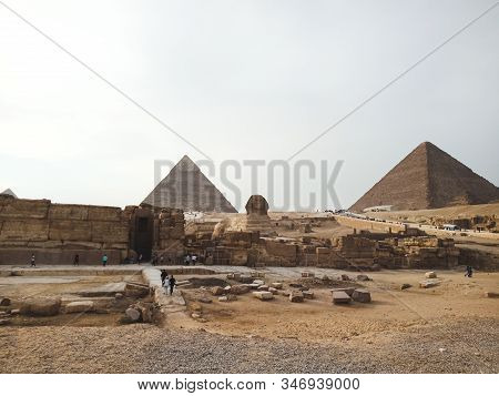 A View Of The The Great Pyramids And Sphinks At Giza, Egypt