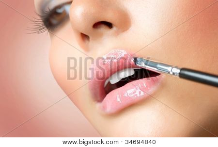 Makeup.Professional make-upu. Lesky na rty. Rtěnka