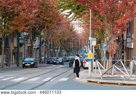 Berchem-sainte- Agathe - Brussels Capital Region- Belgium - 10 10 2021: Autumn Colors And Traffic At