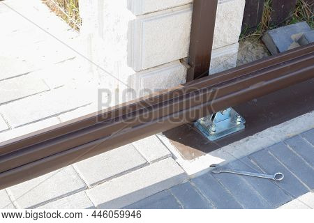 Installation Of Sliding Gates. Sliding Gate Fittings. Adjustment Of Sliding Gates.
