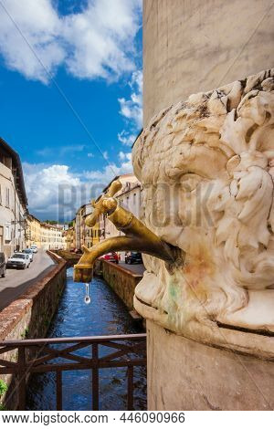 'fontana Della Fratta' Old Public Fountain Along Moat Street In The Historical Center Of Lucca