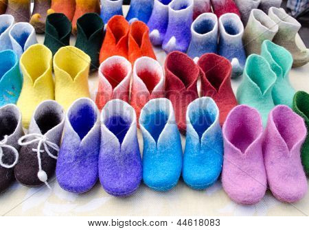 Kolorowe Buty filcowe w rynku