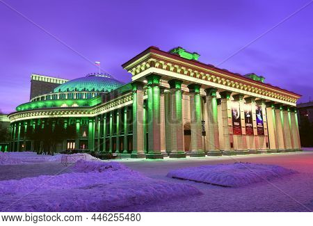 Novosibirsk. Siberia, Russia, 01.09.2022. The Building Of The Opera And Ballet Theater. Entrance Por