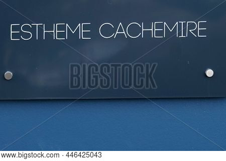 Bordeaux , Aquitaine  France - 01 14 2022 : Estheme Cachemire Cashmere Brand Logo And Text Sign On S